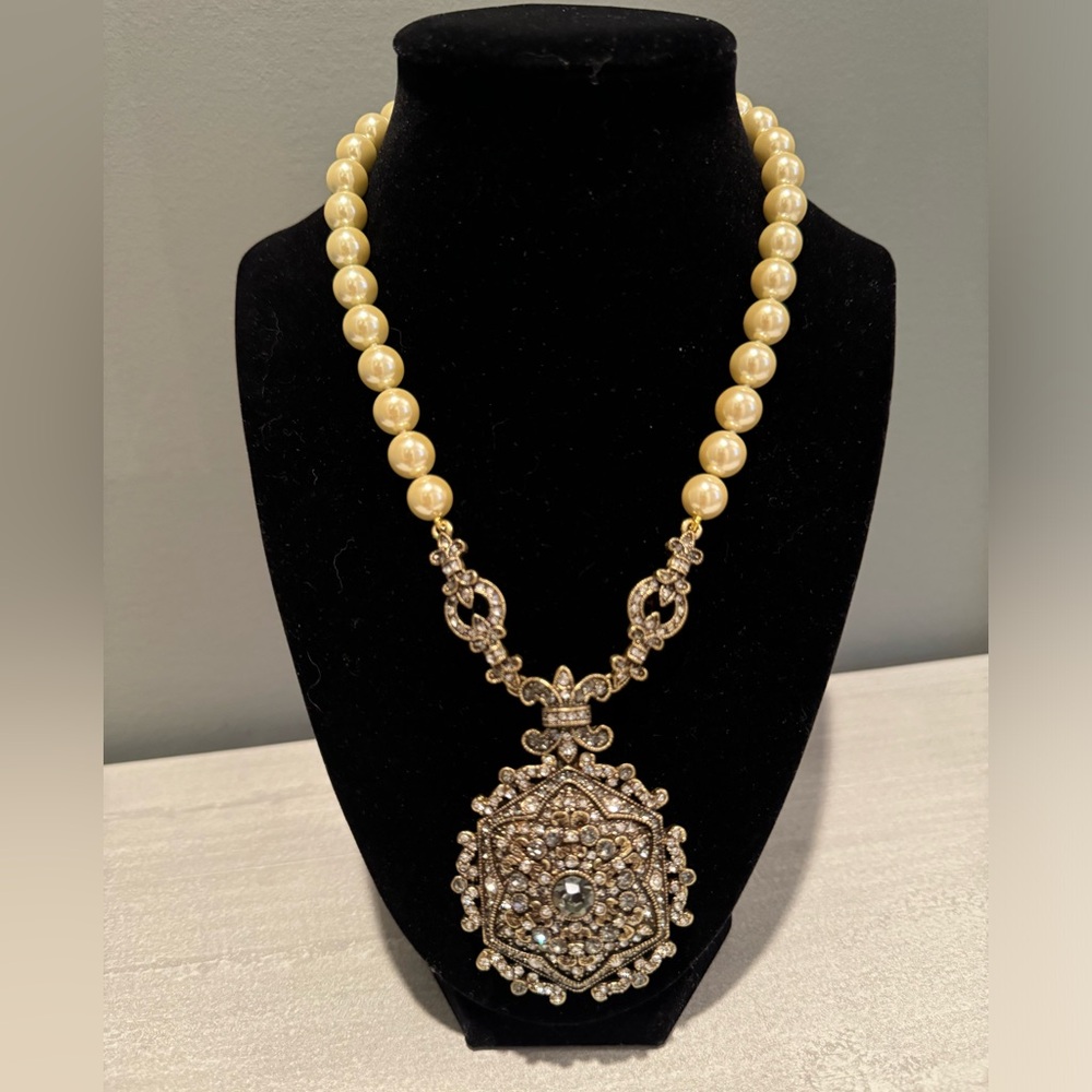 HEIDI DAUS UNFORGETTABLE LAVALIERE CRYSTAL LOCKET DROP PEARL NECKLACE